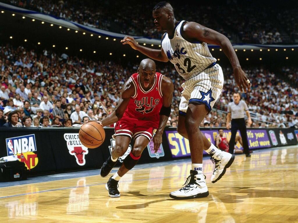 Michael Jordan wearing Air Jordan XI 11 Space Jam