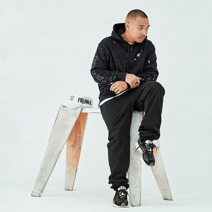 ì¡°ìì ë¹ë°ì¤(Joshua Vides) x ë´ë°ëì¤ 5740 & 327 ì½ë¼ë³´ - íì ì»¤ë®¤ëí°